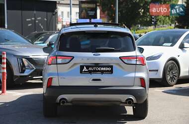 Позашляховик / Кросовер Ford Escape 2022 в 