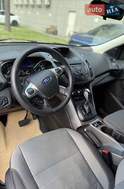Внедорожник / Кроссовер Ford Escape 2014 в 