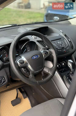 Внедорожник / Кроссовер Ford Escape 2014 в 