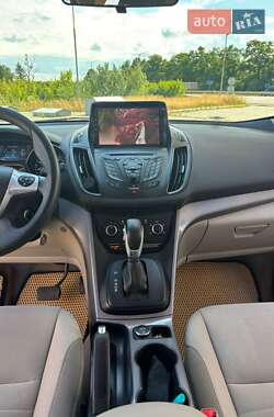 Внедорожник / Кроссовер Ford Escape 2015 в 