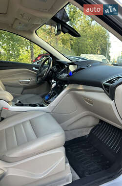 Внедорожник / Кроссовер Ford Escape 2012 в 