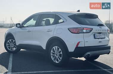 Внедорожник / Кроссовер Ford Escape 2020 в 