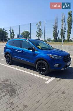 Внедорожник / Кроссовер Ford Escape 2017 в 