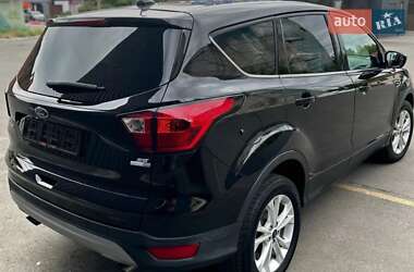 Внедорожник / Кроссовер Ford Escape 2018 в 