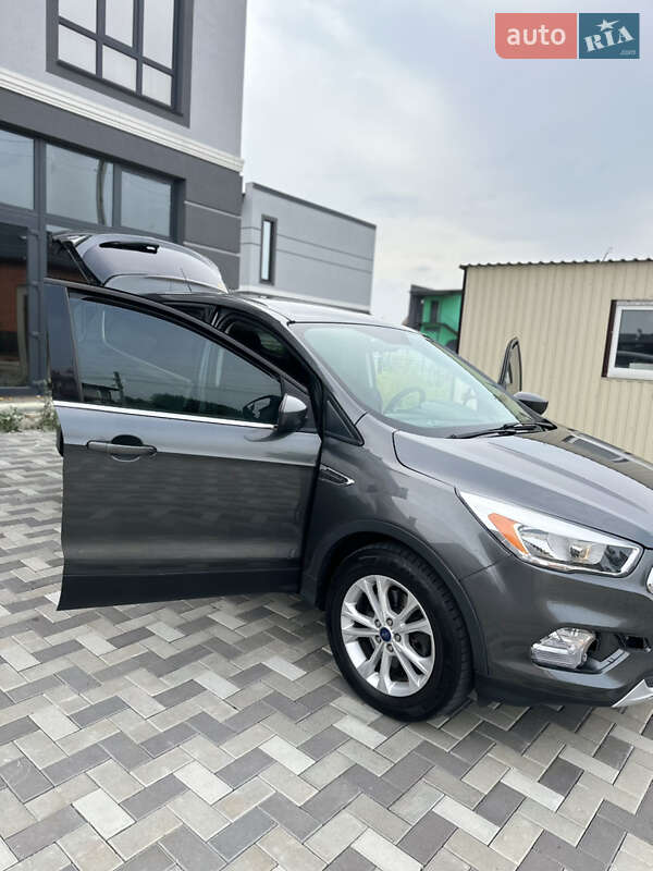 Внедорожник / Кроссовер Ford Escape 2017 в Киеве