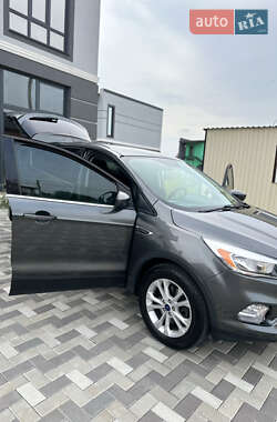 Внедорожник / Кроссовер Ford Escape 2017 в 