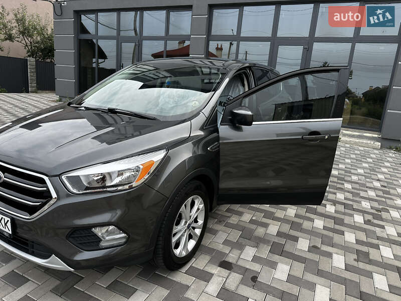 Внедорожник / Кроссовер Ford Escape 2017 в Киеве