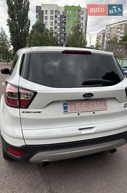 Внедорожник / Кроссовер Ford Escape 2017 в 