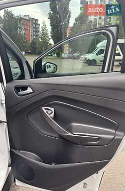 Внедорожник / Кроссовер Ford Escape 2017 в 