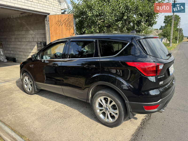 Внедорожник / Кроссовер Ford Escape 2019 в Днепре
