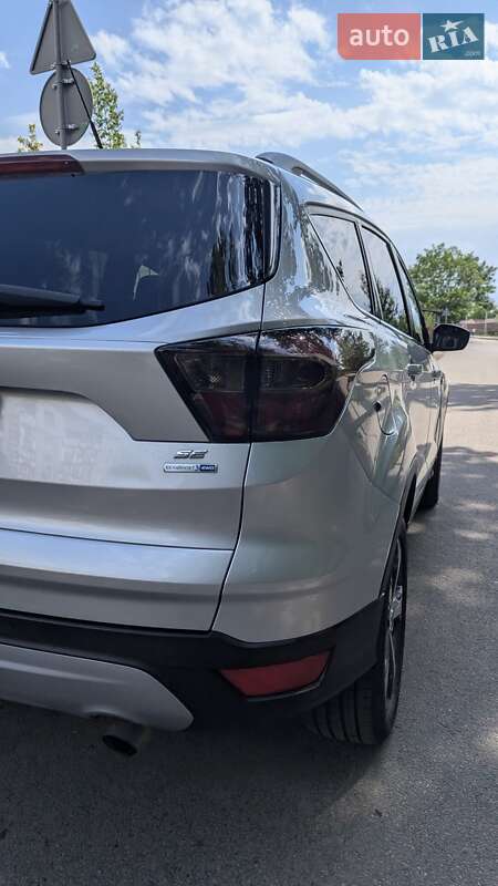 Позашляховик / Кросовер Ford Escape 2016 в Івано-Франківську