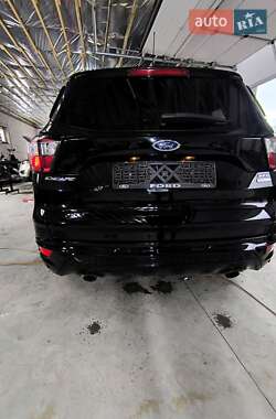 Внедорожник / Кроссовер Ford Escape 2018 в 