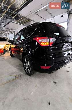 Внедорожник / Кроссовер Ford Escape 2018 в Ровно
