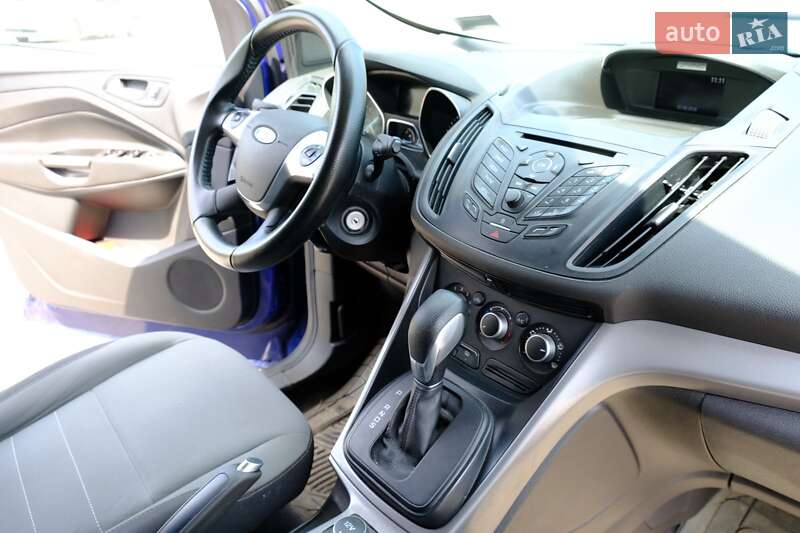 Внедорожник / Кроссовер Ford Escape 2016 в Днепре