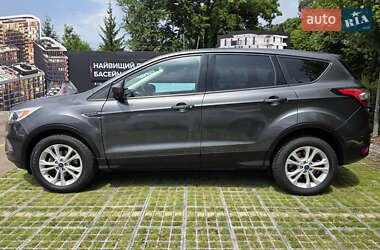 Внедорожник / Кроссовер Ford Escape 2017 в 
