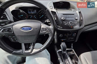 Внедорожник / Кроссовер Ford Escape 2017 в 