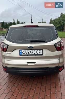 Внедорожник / Кроссовер Ford Escape 2018 в 