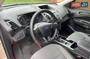 Внедорожник / Кроссовер Ford Escape 2018 в 