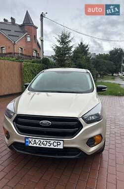 Внедорожник / Кроссовер Ford Escape 2018 в 