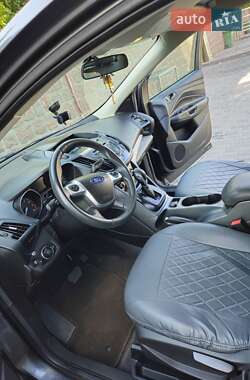 Внедорожник / Кроссовер Ford Escape 2014 в 