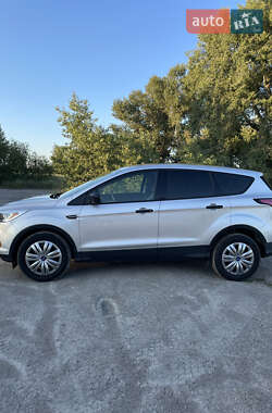Внедорожник / Кроссовер Ford Escape 2017 в 