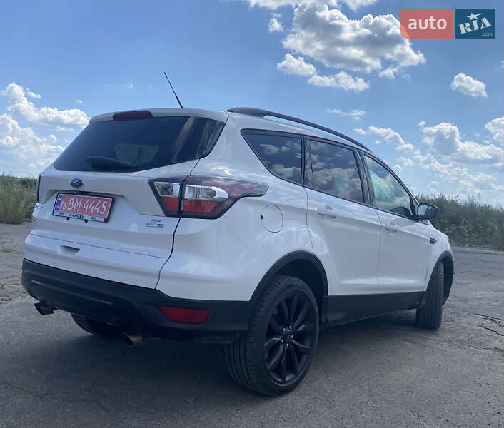 Внедорожник / Кроссовер Ford Escape 2016 в Сарнах