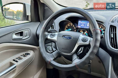 Внедорожник / Кроссовер Ford Escape 2014 в 