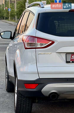 Внедорожник / Кроссовер Ford Escape 2014 в 