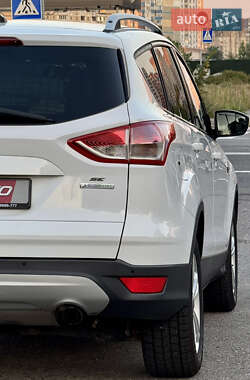 Внедорожник / Кроссовер Ford Escape 2014 в 