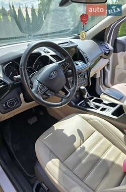 Внедорожник / Кроссовер Ford Escape 2016 в 