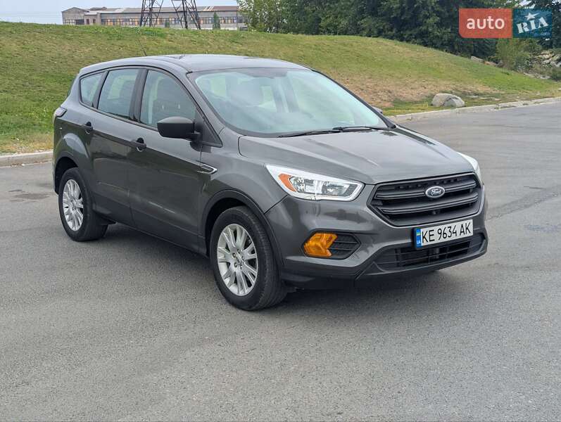 Внедорожник / Кроссовер Ford Escape 2017 в 