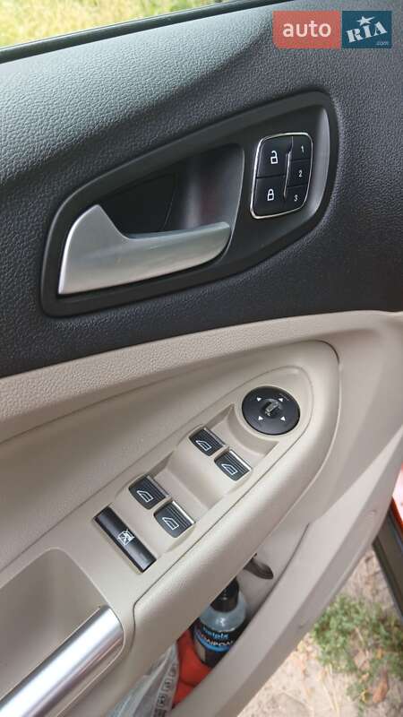 Внедорожник / Кроссовер Ford Escape 2016 в Киеве