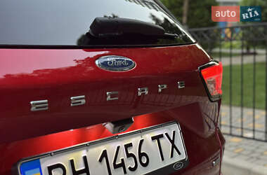 Внедорожник / Кроссовер Ford Escape 2020 в 