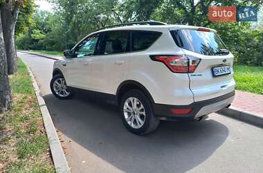 Внедорожник / Кроссовер Ford Escape 2018 в 