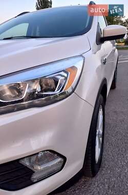 Внедорожник / Кроссовер Ford Escape 2018 в 