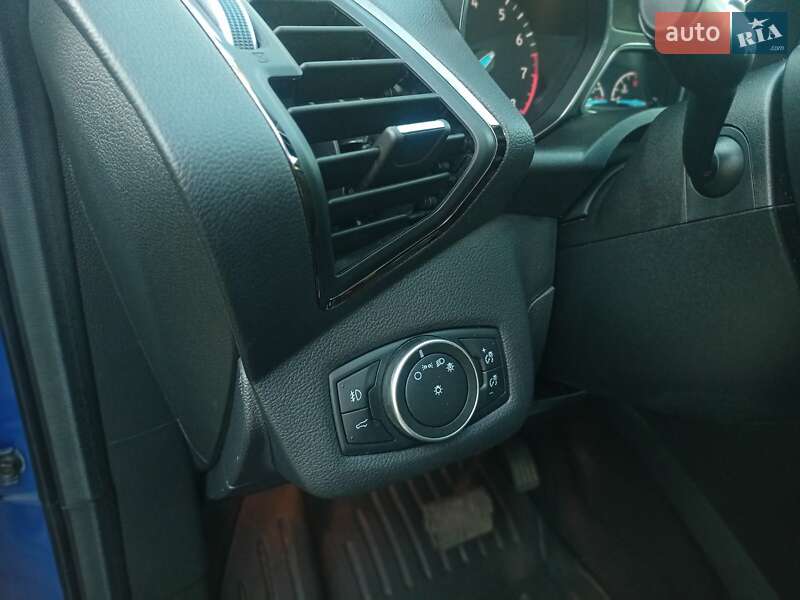 Внедорожник / Кроссовер Ford Escape 2018 в Львове