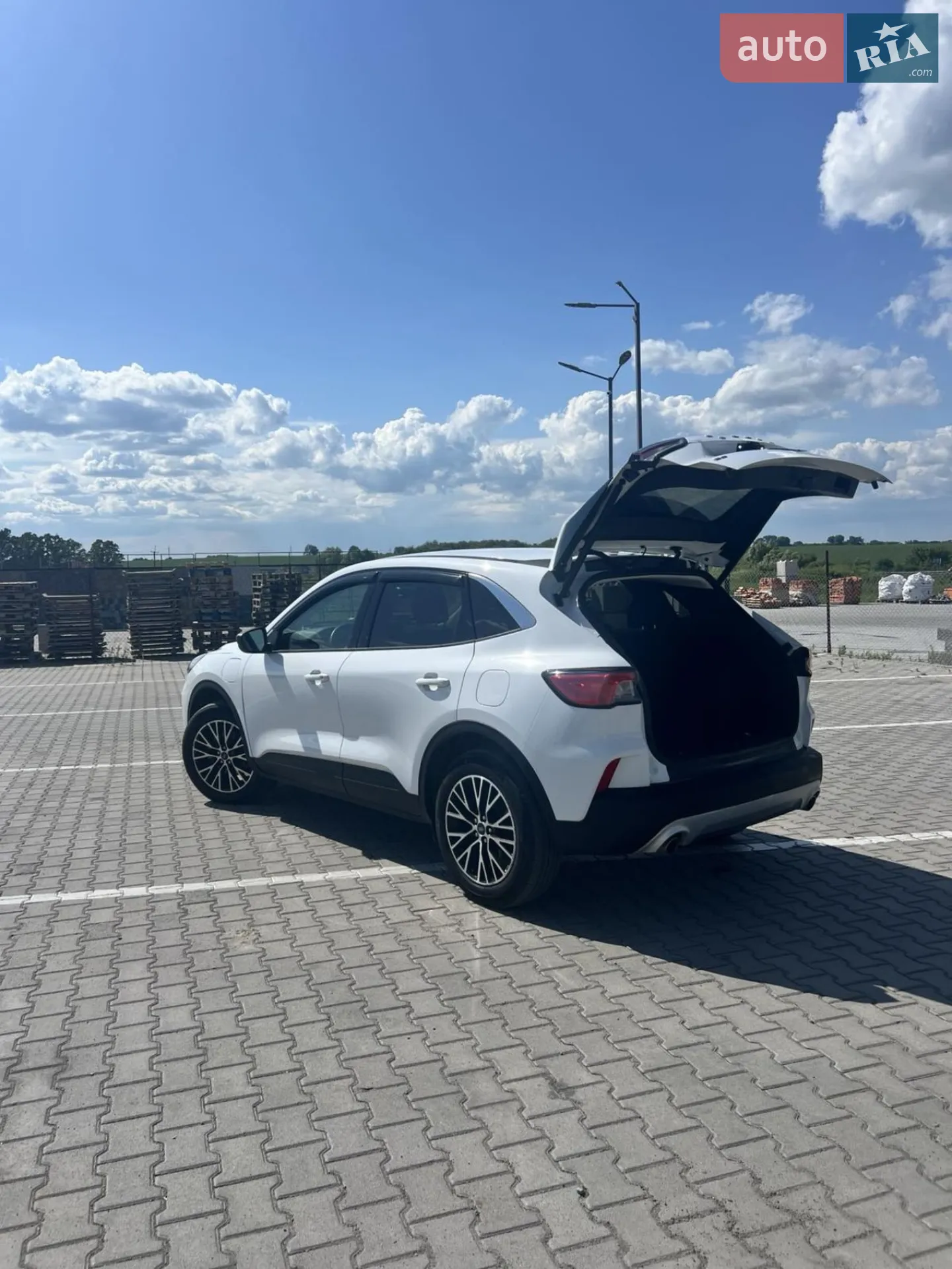 Ford Escape 2022 VIN 1FMCU0EZ0NUB90323 фото оголошення 17 з 31