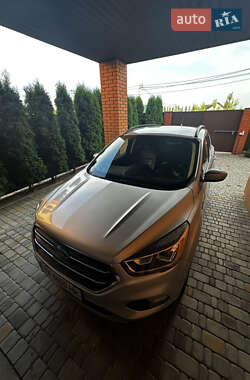 Внедорожник / Кроссовер Ford Escape 2018 в 
