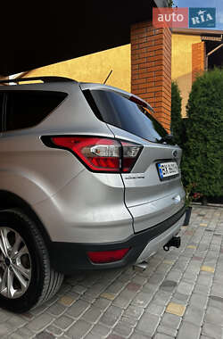 Внедорожник / Кроссовер Ford Escape 2018 в 
