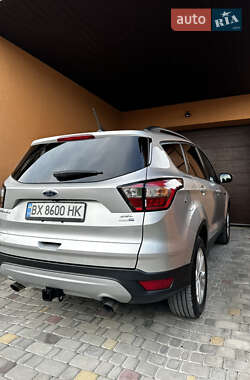 Внедорожник / Кроссовер Ford Escape 2018 в 