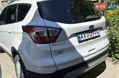 Внедорожник / Кроссовер Ford Escape 2018 в 