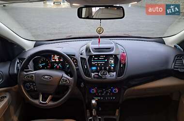 Внедорожник / Кроссовер Ford Escape 2018 в 