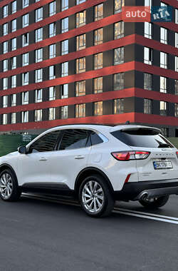 Внедорожник / Кроссовер Ford Escape 2021 в 