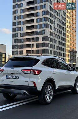Внедорожник / Кроссовер Ford Escape 2021 в 