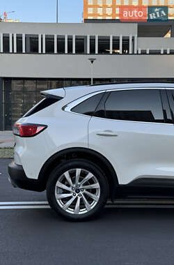Внедорожник / Кроссовер Ford Escape 2021 в 