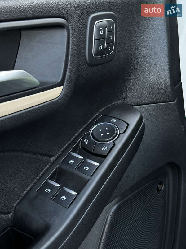 Внедорожник / Кроссовер Ford Escape 2021 в Киеве