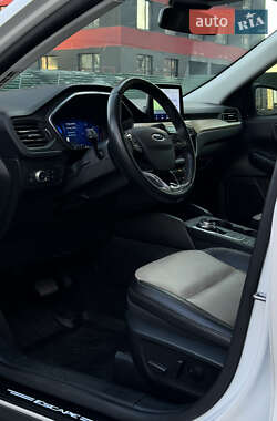 Внедорожник / Кроссовер Ford Escape 2021 в 