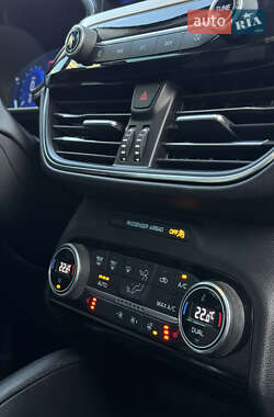 Внедорожник / Кроссовер Ford Escape 2021 в 