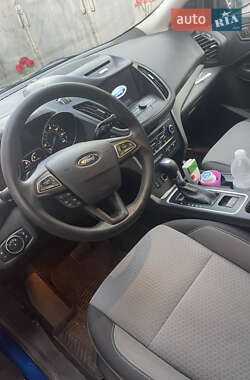 Внедорожник / Кроссовер Ford Escape 2016 в 