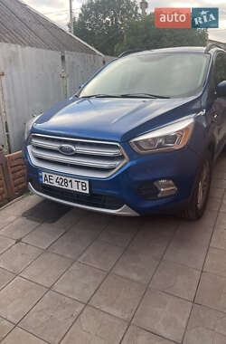 Внедорожник / Кроссовер Ford Escape 2016 в Кривом Роге